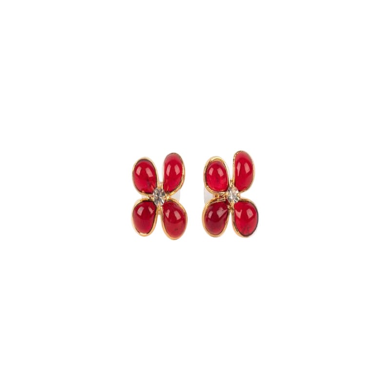 AUGUSTINE - (Made in France) Golden metal earrings with rhinestones and red glass paste.

Additional information:
Condition: Very good condition
Dimensions: Height: 1.3 cm

SKU:BO424