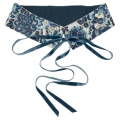 Ceinture large en soie bleue, années 1970