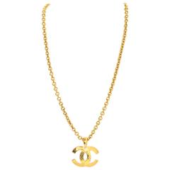 Chanel Vintage Gold Chainlink CC Pendant Necklace