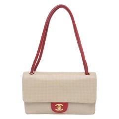 Chanel Vintage Classic Flap Bi-color Beige Perforiertes Leder und roter Riemen Tasche