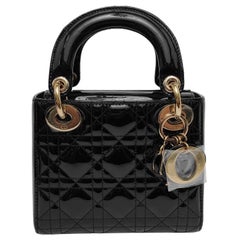 Lady Dior Mini Bolso de charol negro con herrajes dorados Correa de cadena