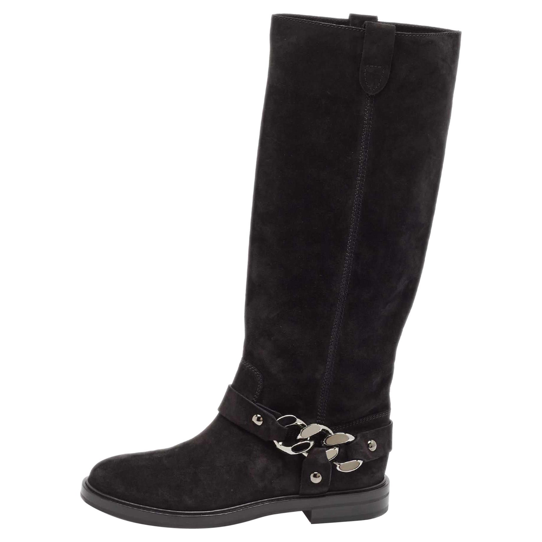 Casadei Schwarze knielange Stiefel aus Wildleder mit Kettendetail Größe 39 im Angebot