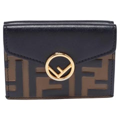 Portafoglio Fendi Trifold in pelle Zucca marrone/nero F is Fendi