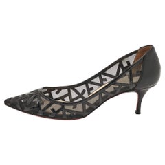 Christian Louboutin Bombas Tititata de charol negro y malla Talla 37