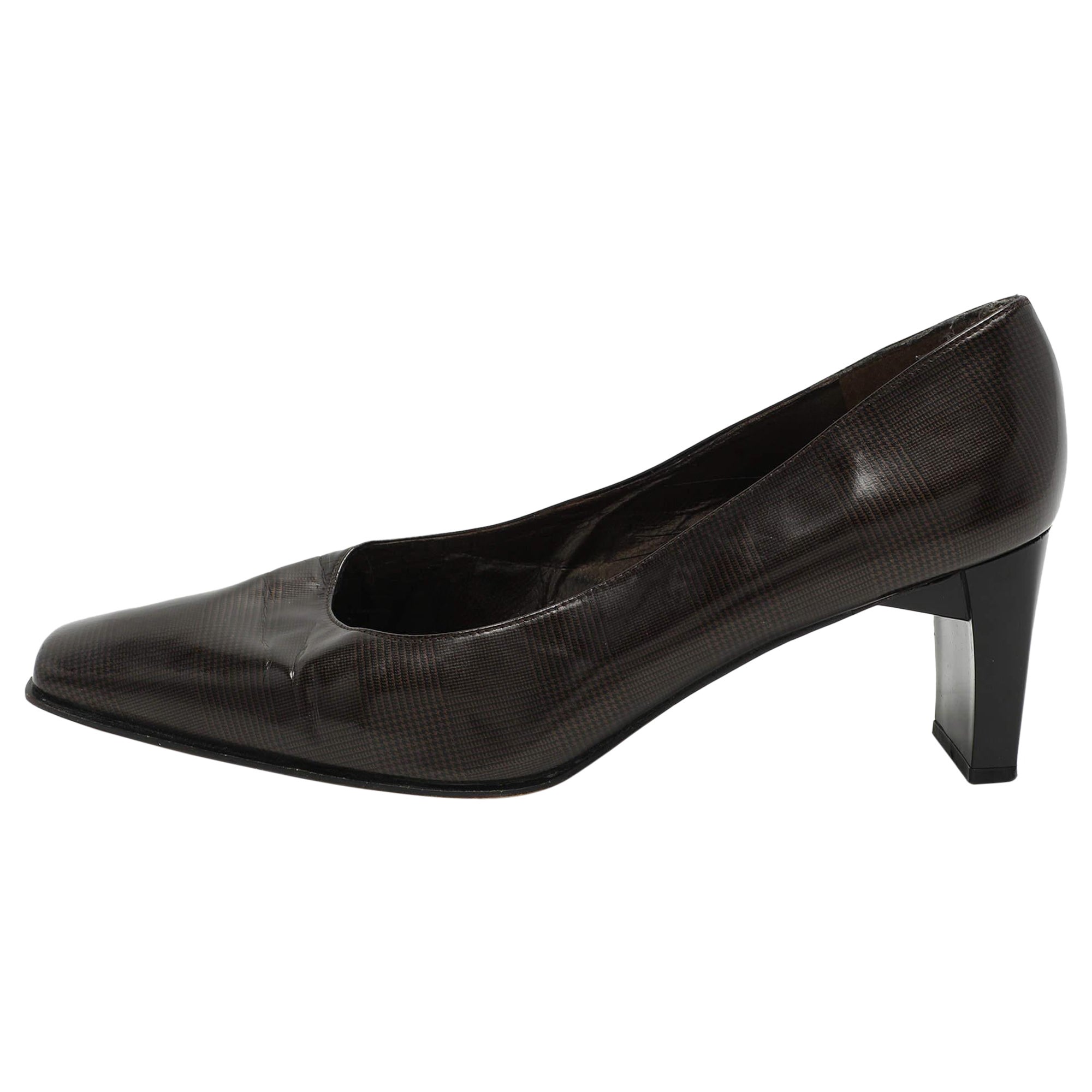 Stuart Weitzman Brown Textured Print Leather Pumps Size 39.5 For Sale