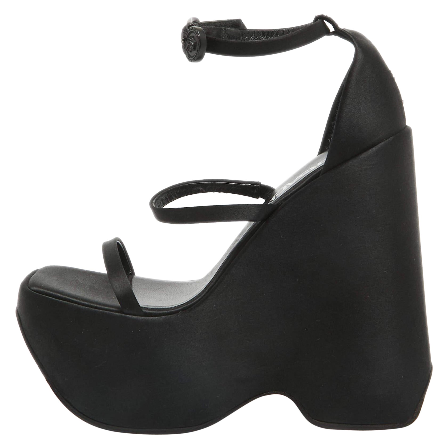 Versace - Sandales à plateforme en satin noir Taille 36