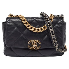 Chanel - Sac à rabat 19 moyen en cuir matelassé noir