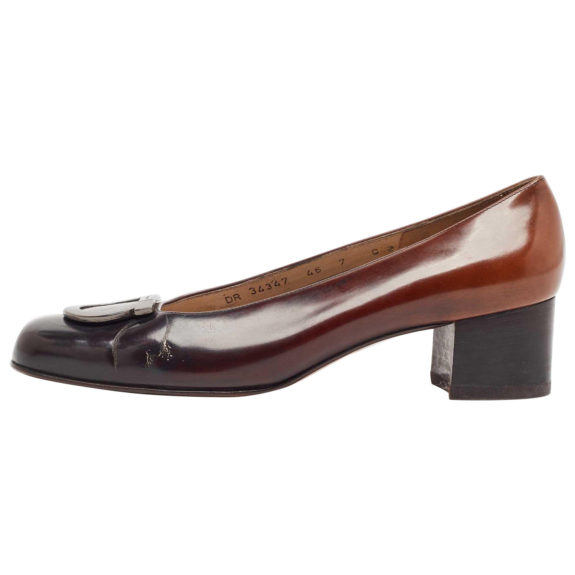 Salvatore Ferragamo Pumps Gancini in pelle nera/marrone misura 37,5