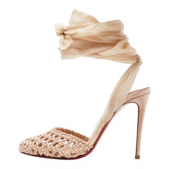 Christian Louboutin Bombas con lazo al tobillo de tejido y satén beige Tamaño 35.5