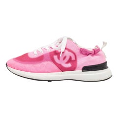 Chanel Zapatillas bajas CC entrelazadas de tela y ante rosa Talla 40