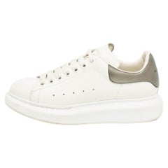 Baskets surdimensionnées Alexander McQueen en cuir blanc à lacets, taille 39.5