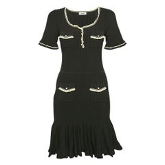 Sandro, mini-robe noire en tricot côtelé bordée de contrastes XS