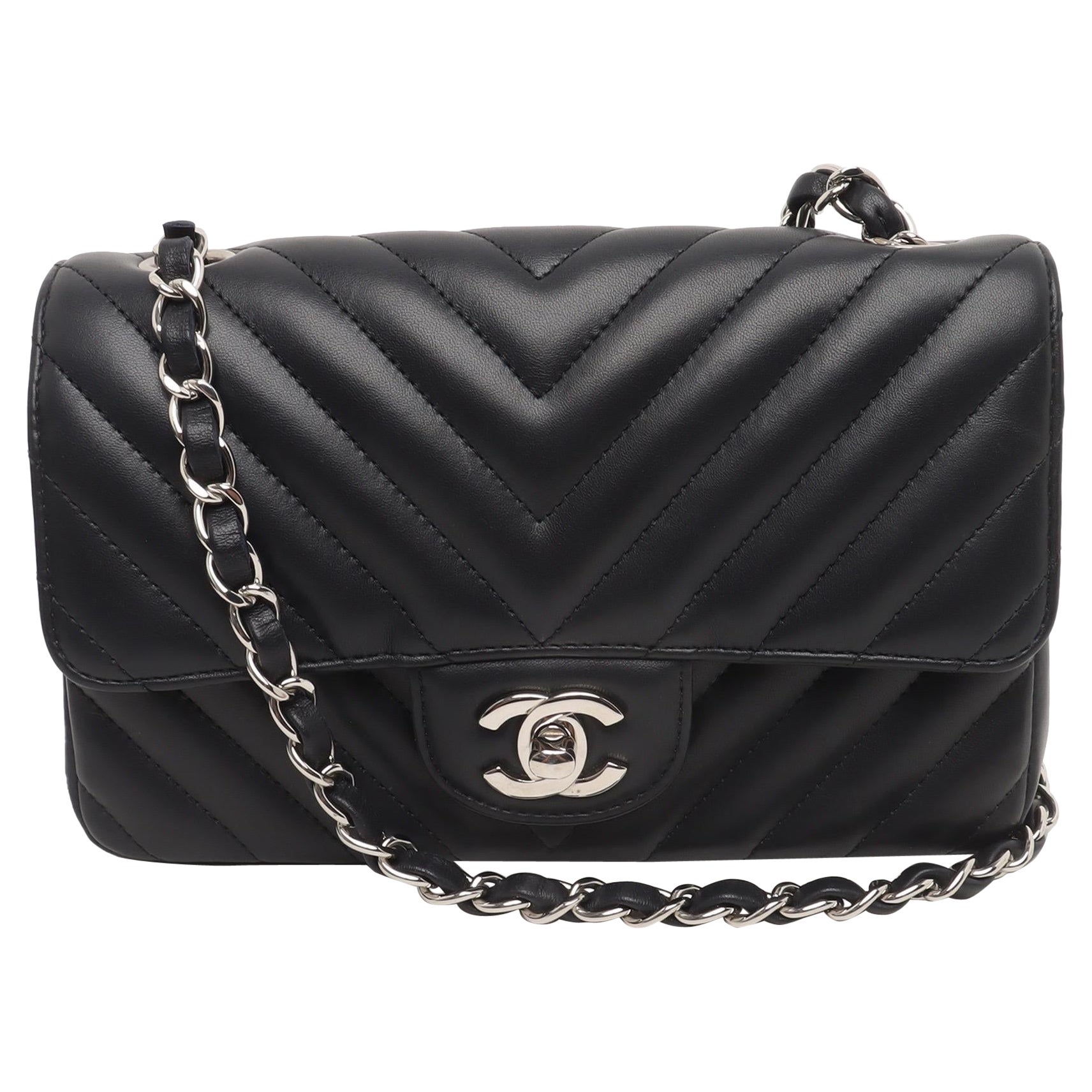 Chanel Classic Flap Mini Chevron Trapuntata Pelle d'Agnello Nera Hardware Argento in vendita