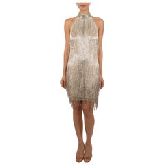 Robe de cocktail à franges en soie perlée argentée des années 1970