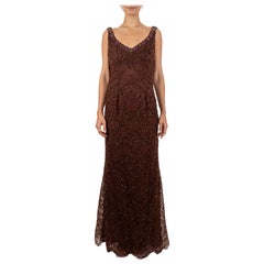 1990S Robe en dentelle de soie et ruban de nylon perlé, marron chocolat, avec accents roses