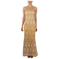 1990S - Robe en dentelle de soie mélangée blanc métallisé et or avec fleurs appliquées