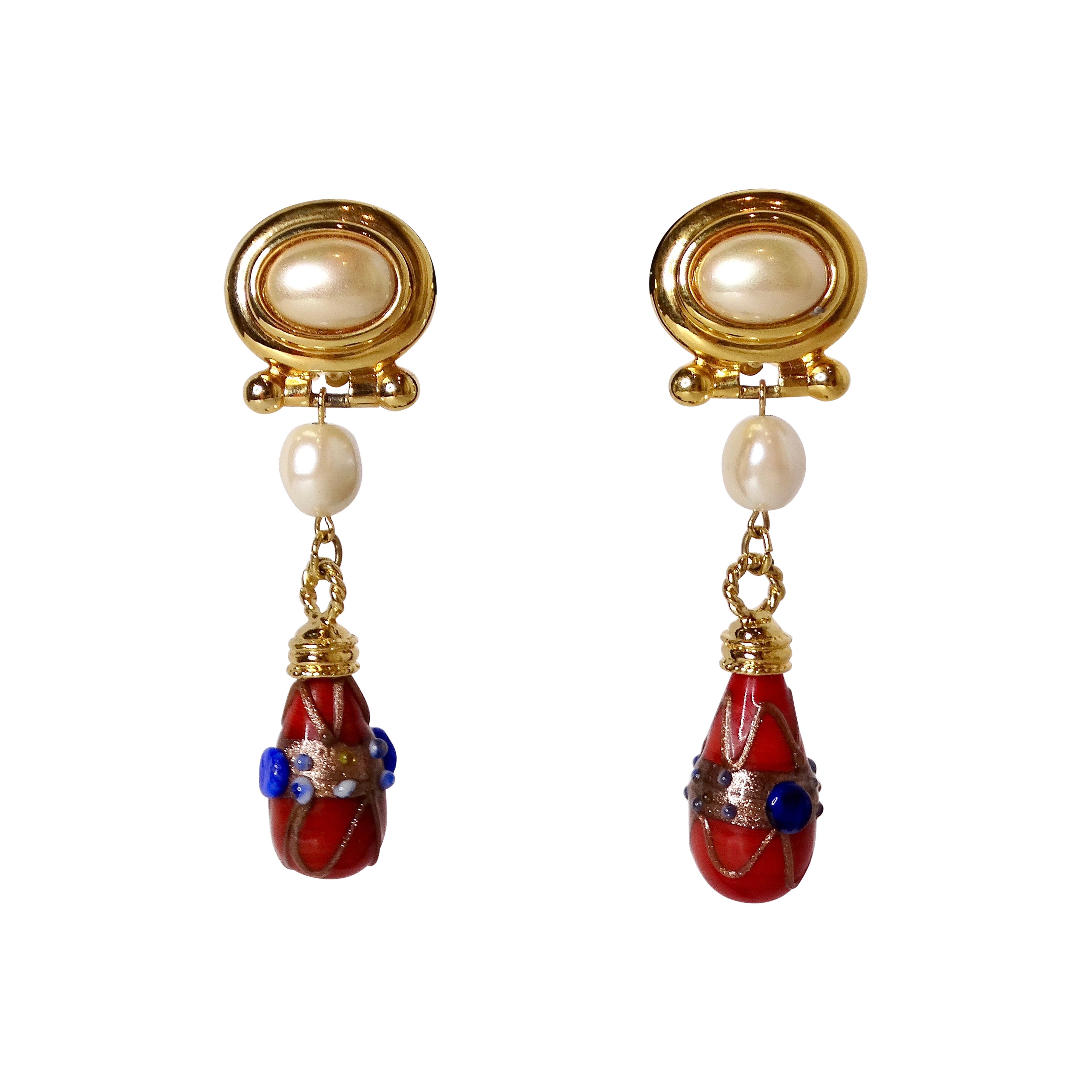 Pendants d'oreilles d'inspiration David Webb en or 18 carats et perles fantaisie des années 1980