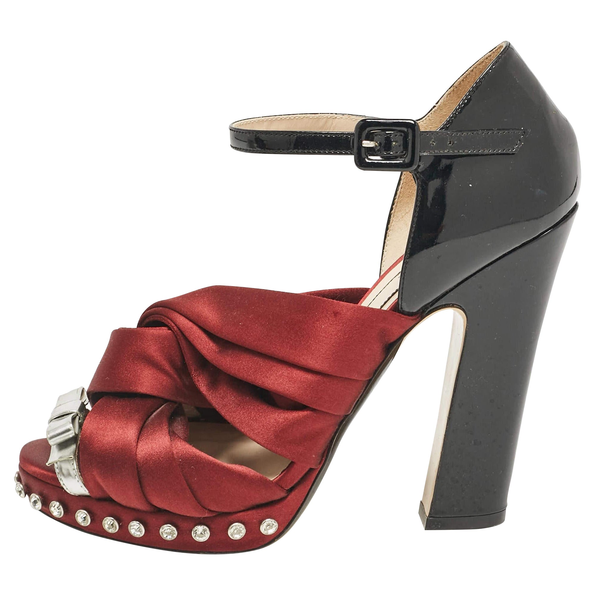 N°21 Sandalias con tira al tobillo de charol y satén burdeos/negro talla 40