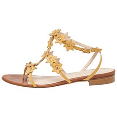 Oscar De La Renta Sandalias planas Jenisa Floral Amarillo Talla 40