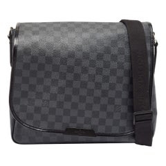 Louis Vuitton Damier Graphite Canvas Daniel MM Messenger Bag
