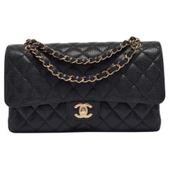 Chanel Borsa a tracolla media Classic Leather trapuntata nera con doppia patta