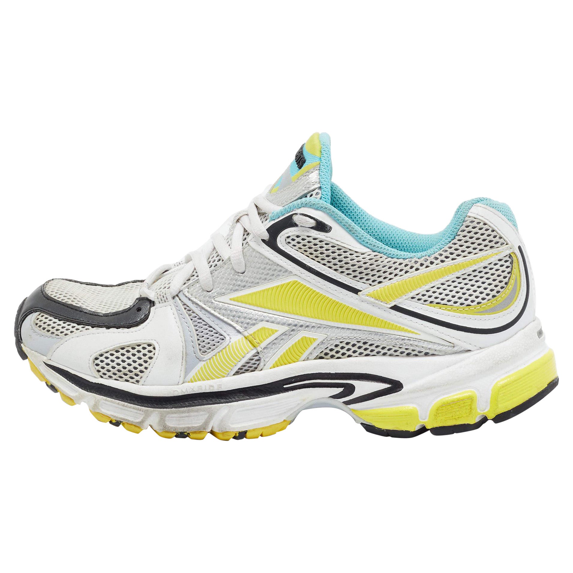 Vetements Baskets de course à lacets en cuir et tissu multicolore à pointes, taille 36 en vente