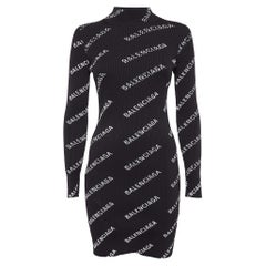 Balenciaga Schwarzes Bodycon-Kleid aus geripptem Strick mit Logodruck M