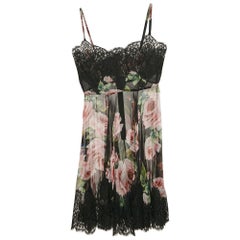 Dolce & Gabbana - Robe intime noire à imprimé floral bordée de dentelle de soie transparente XS