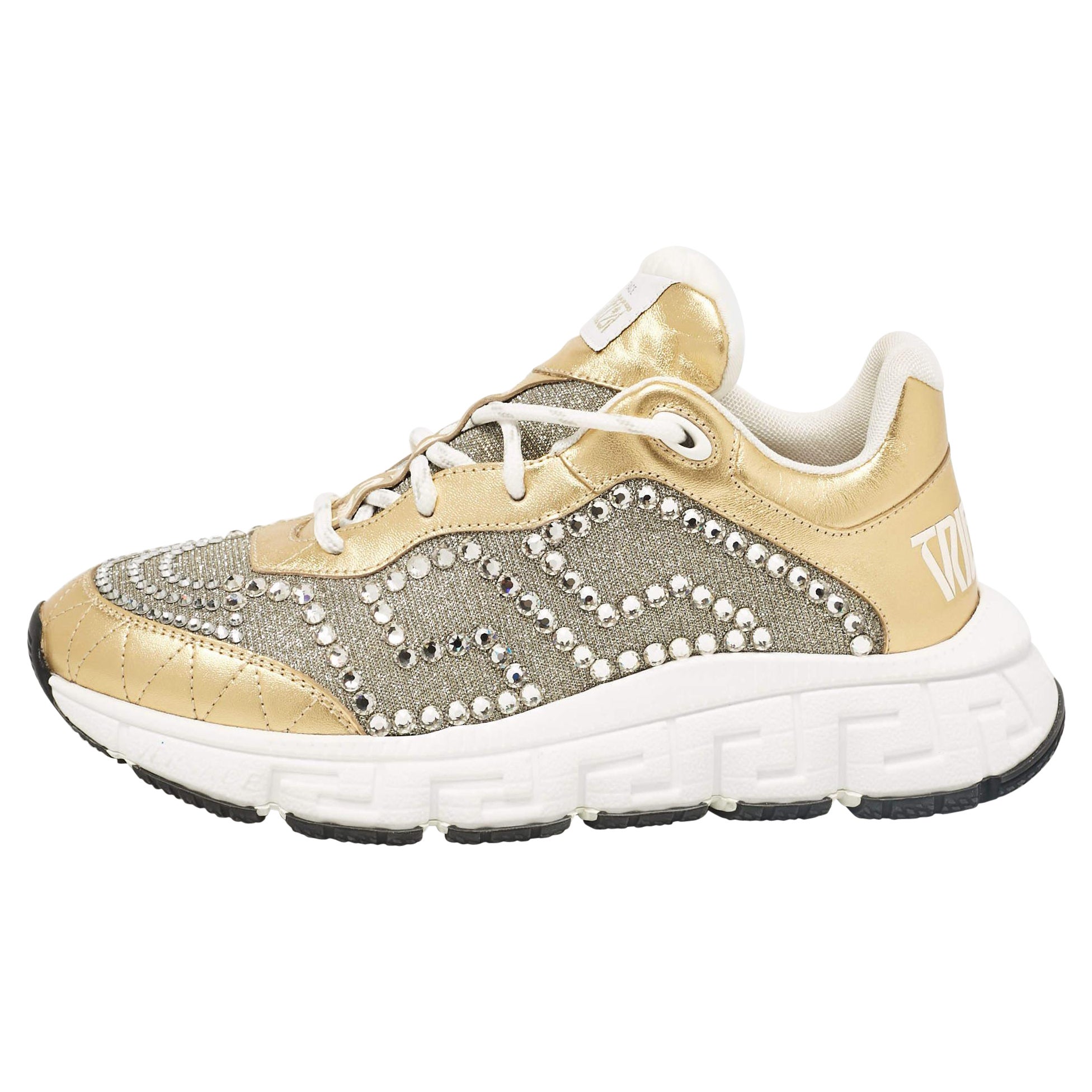Versace Baskets Trigreca à lacets dorées et en cuir, taille 39