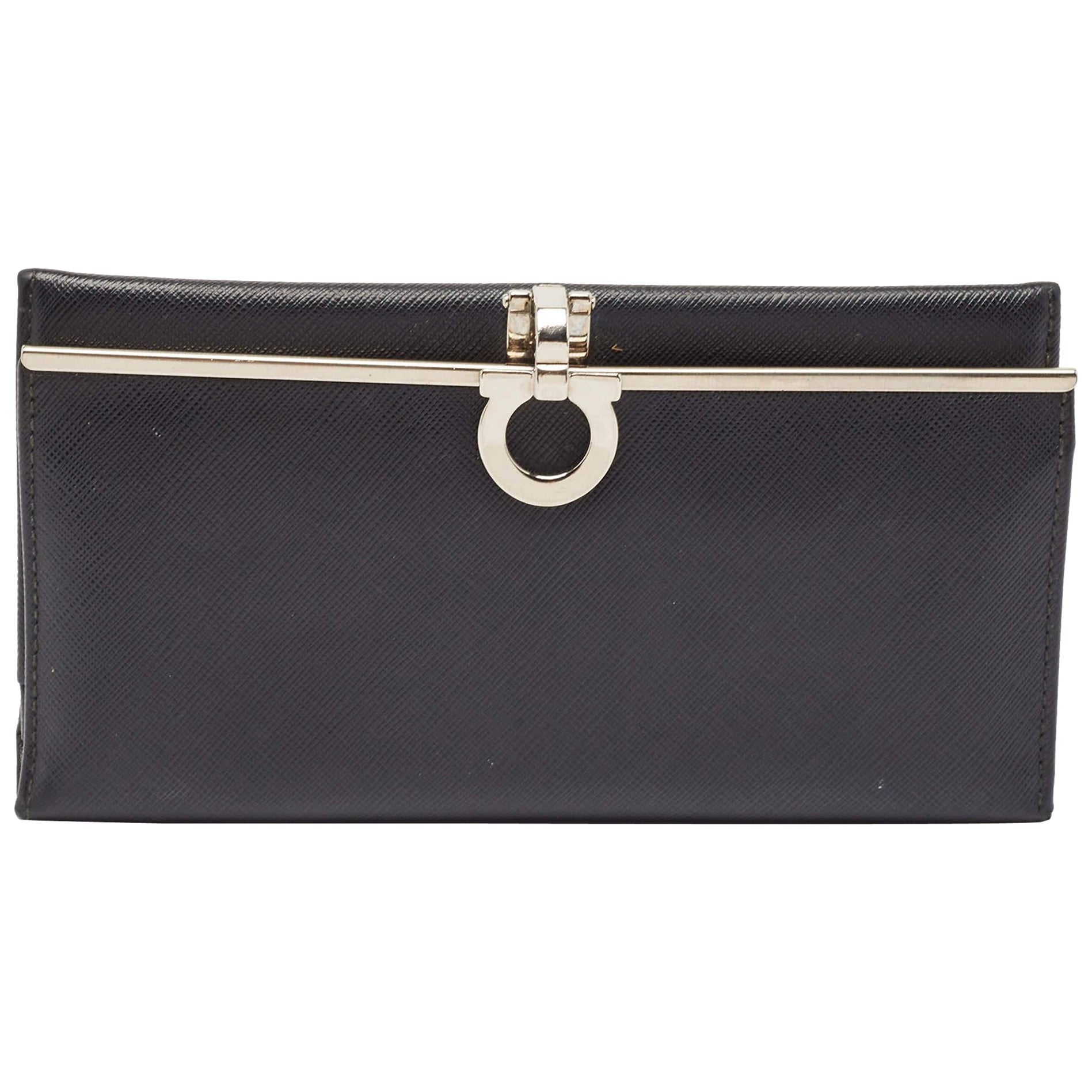 Salvatore Ferragamo Portefeuille continental en cuir noir avec fermoir Gancini