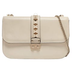 Valentino Off White Leder Medium Umhängetasche mit Nieten und Glam Lock Klappe