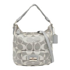 Coach, la borsa Kristin in pelle e tessuto grigio firmata da Coach