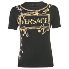 Versace Schwarzes T-Shirt aus Jersey mit Logo und Pins-Druck und Verzierungen S