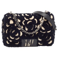 Carolina Herrera - Borsa a spalla in pelle nera e tweed con applicazioni floreali