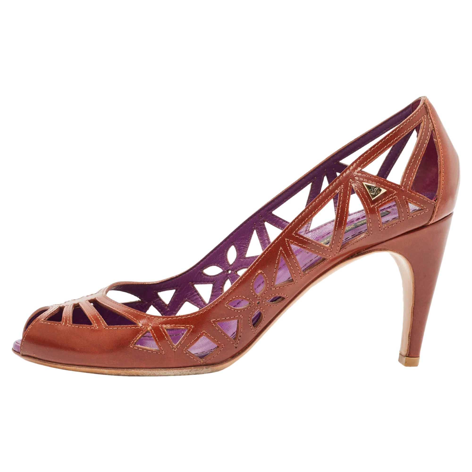 Louis Vuitton Brown Leder Ausschnitt Peep Toe Pumps Größe 38.5