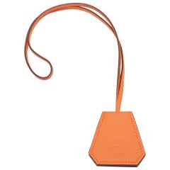 Broche de sombrero Hermes de cuero de Epsom naranja Capucine