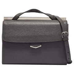 Bolso de asa superior Demi Jour pequeño de piel gris oscuro de Fendi