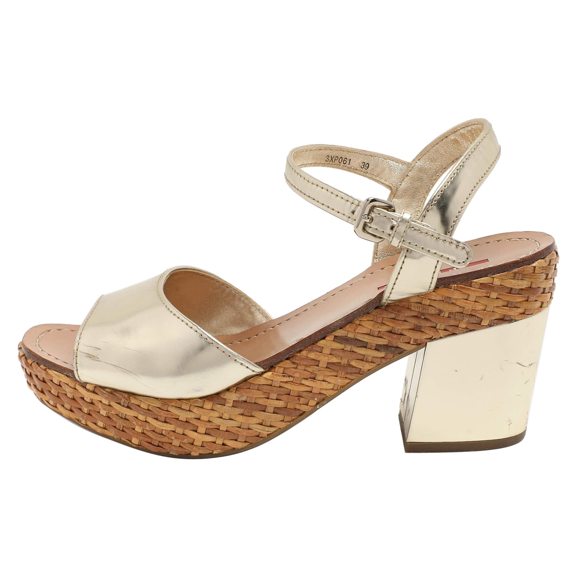 Prada Sport Sandali con cinturino alla caviglia in pelle dorata misura 39