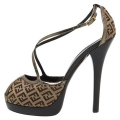 Fendi Sandali con plateau in tela e vernice marrone Zucchino taglia 41