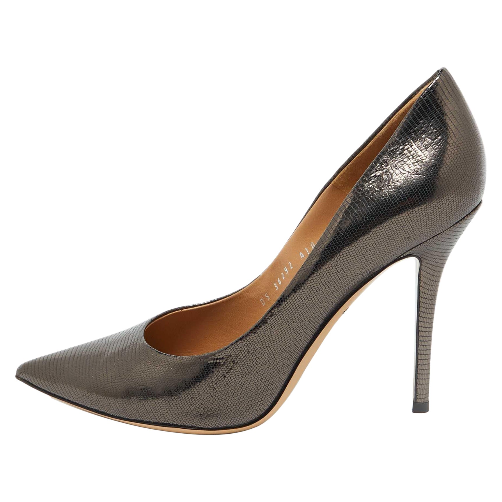 Salvatore Ferragamo Chaussures à bout pointu en cuir noir Taille 40