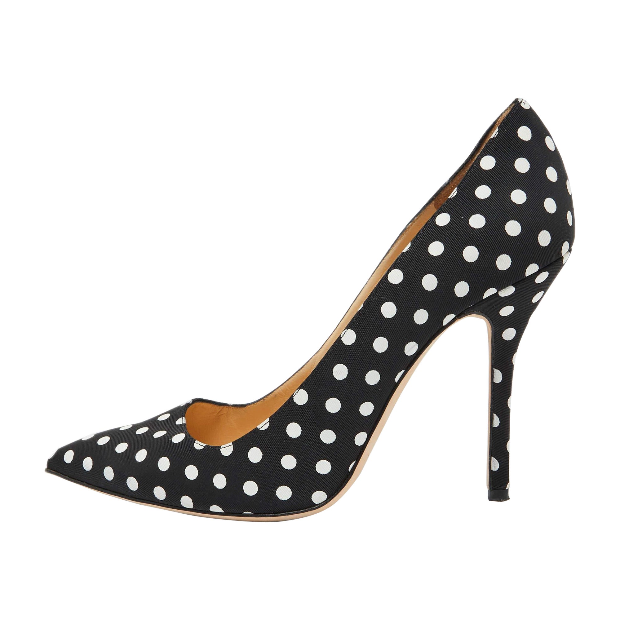 Do Oscar de la Renta shoes run small?