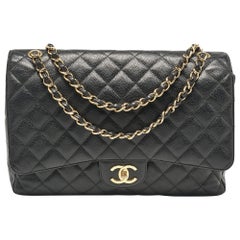 Chanel Schwarze Maxi Classic Double Flap Tasche aus gestepptem Leder in Kaviar