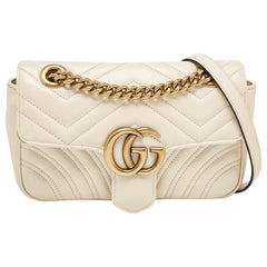 Gucci Bolso de hombro Mini GG Marmont de piel matelassé blanco roto