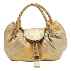 Fendi, borsa in pelle ologrammata oro metallizzato, Spy Hobo