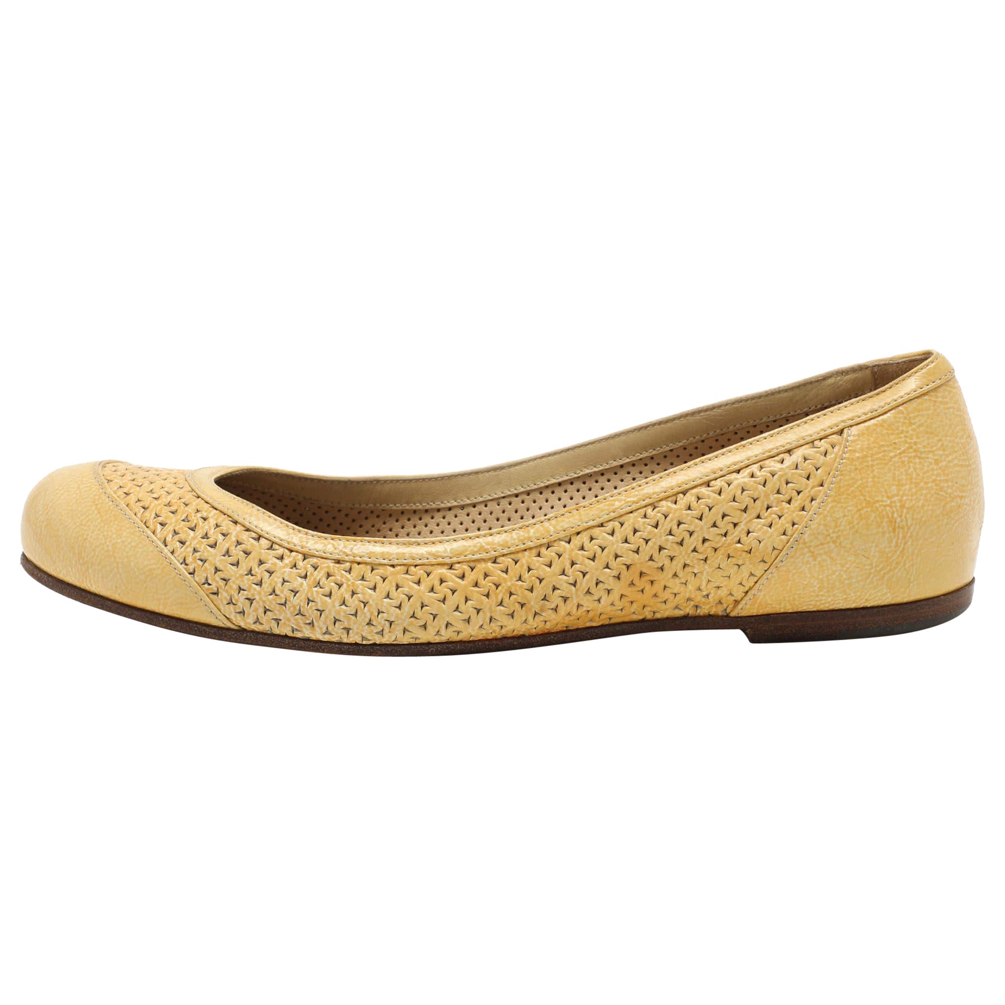 Bottega Veneta Ballerines en cuir texturé jaune découpé au laser, taille 38