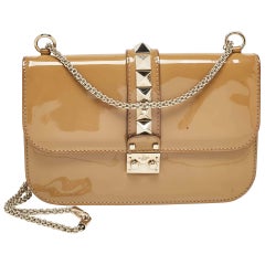 Valentino Beige Lackleder Medium Rockstud Glam Lock Umhängetasche