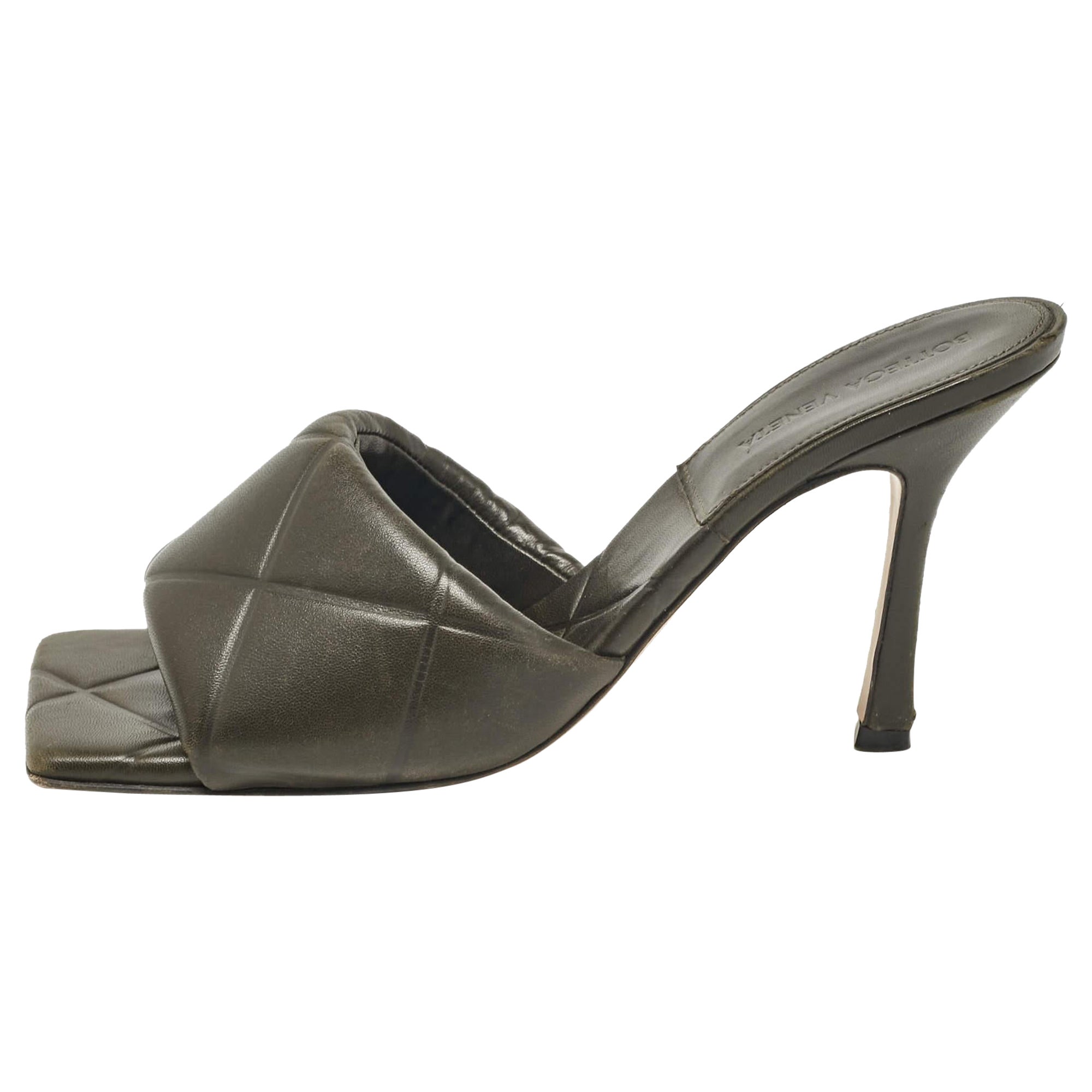 Bottega Veneta Black Quilted Leather Slide Sandals Size 40.5 For Sale