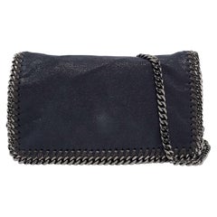 Stella McCartney Falabella Umhängetasche aus Kunstwildleder in Marineblau mit Klappe
