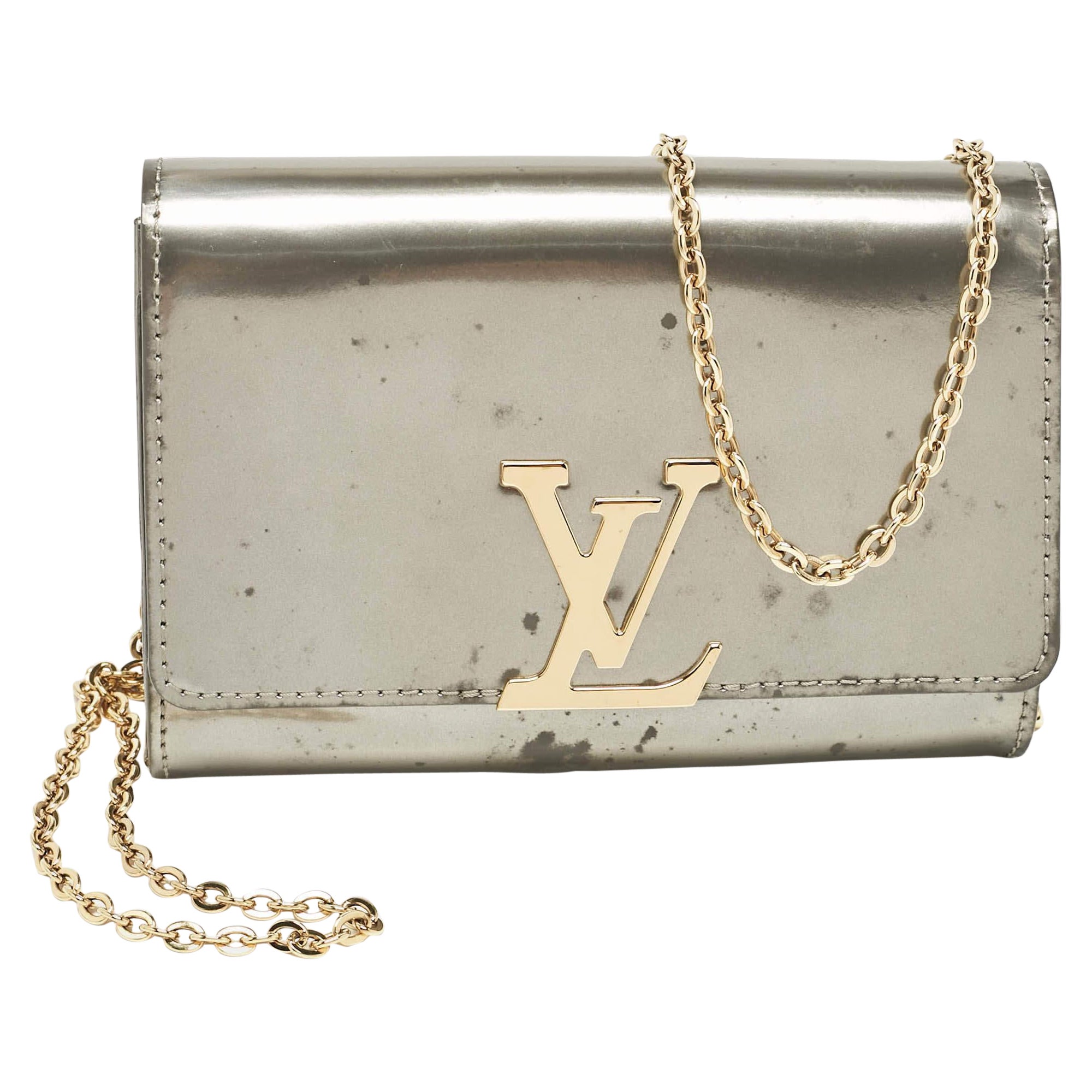 Louis Vuitton Givre Vernis Louise PM NM Chain Clutch For Sale