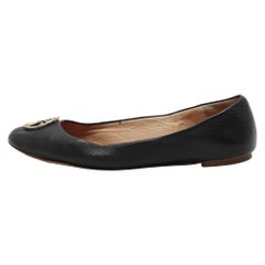 CH Carolina Herrera Schwarze, Logo verzierte Ballettschuhe aus Leder Größe 39